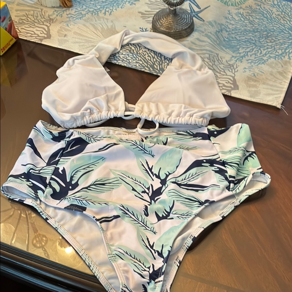 SHEIN White and Green Leaf Print Bikini